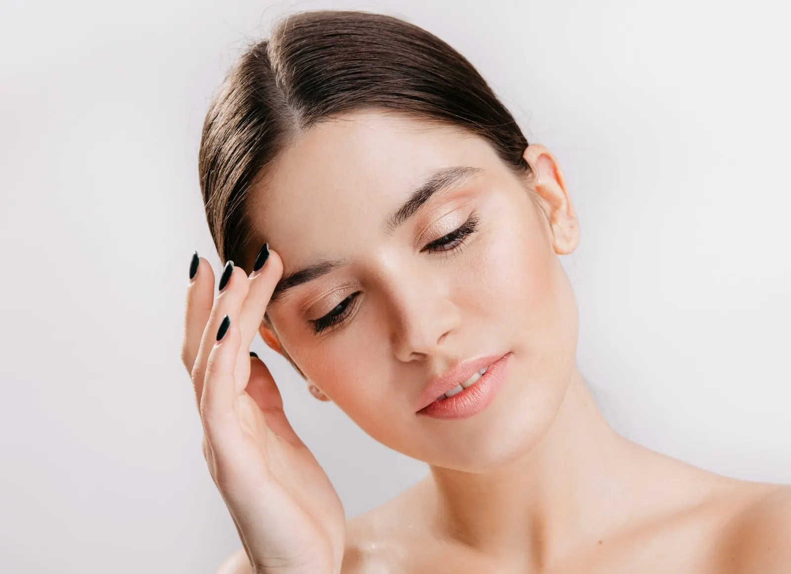 Woman with smooth, refreshed temples and brow